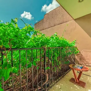 Unique Mystic Pool Yard Only 3 Blocks Main Sq Holiday home Merida